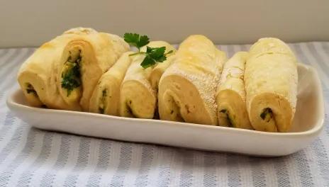 Spinach Dipped Stuffed Garlic Rolls